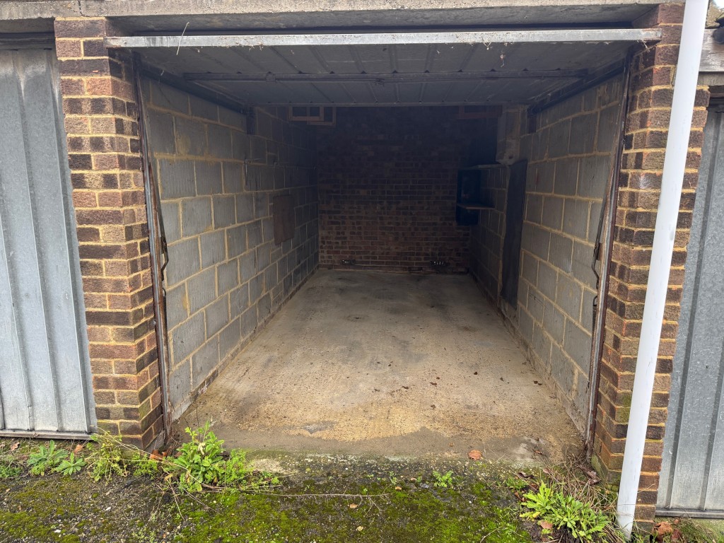 Lot: 85 - MID-TERRACE HOUSE FOR IMPROVEMENT WITH GARAGE EN-BLOC - Inside the garage